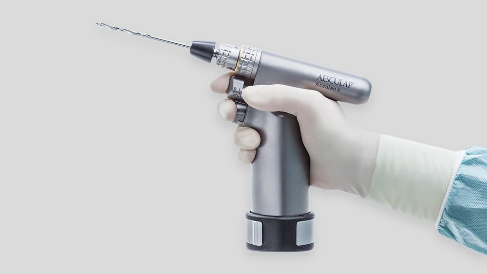 Acculan® 4 drill for surgical procedures in veterinary medicine.