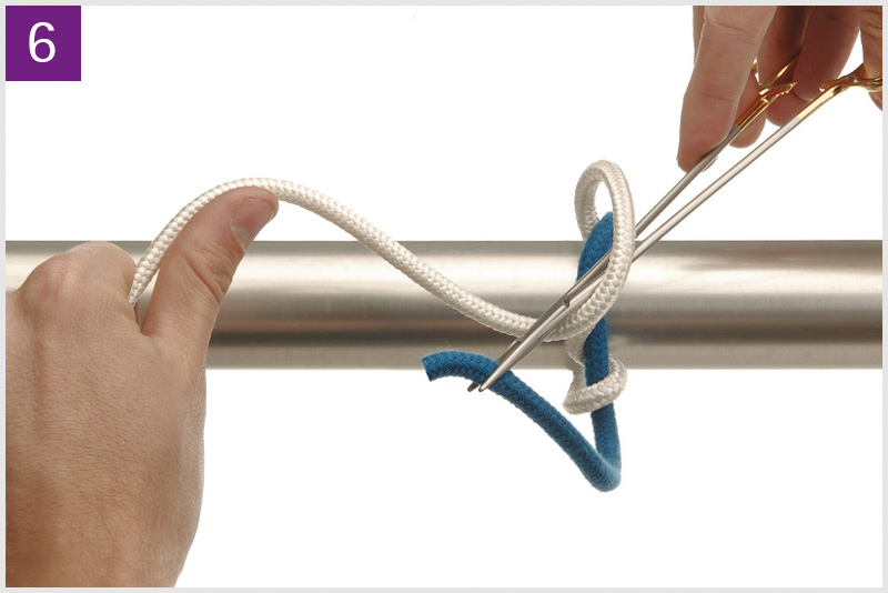 Surgeon’s Knot (With instrument)